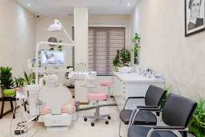 دکتر مژگان آزادخواه دندانپزشک در سعادت آباد