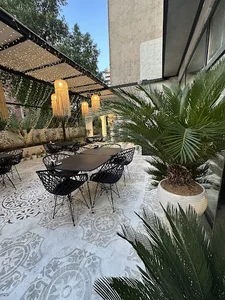 کافه فست فود August