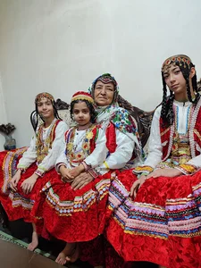 کرایه و تولیدی لباس کورمانجی ناران
