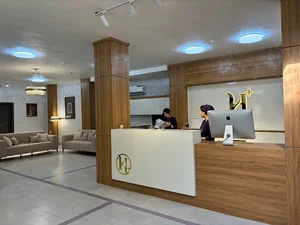 کلینیک دکتر هومن هاشمی HPLUS