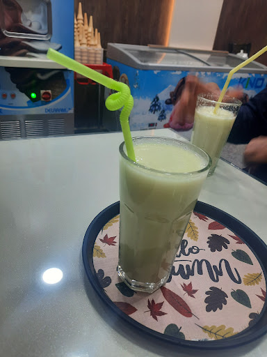 آبمیوه و بستنی گلبرگ