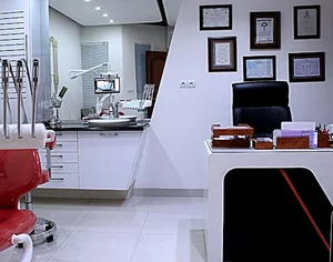 مطب دکتر نوید آقاسی زاده