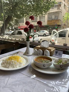 رستوران ماه و مهر
