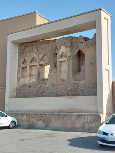 قاب باقیمانده خانه قدیمی