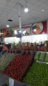 بازار میوه و تره‌بار فرهنگیان