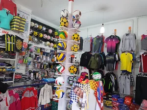 فروشگاه ورزشی آدیداس