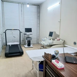 دکتر نفیسه کلانتری(متخصص قلب)