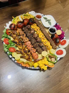 رستوران شب های کویر (علی تاج)