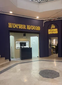 Hunter lounge