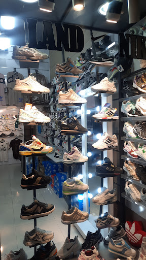 LAND NIKE
