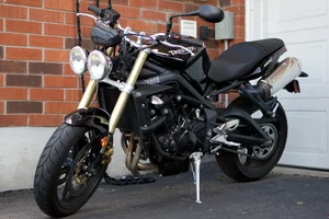 Triumph Street Triple - Wikipedia