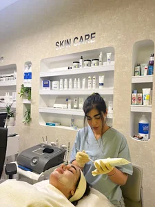 مرکز تخصصی مراقبت پوست لادن ذاکری