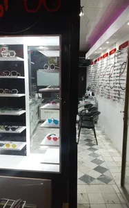 عینک سازی و بینایی سنجی آریا 3
