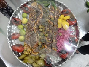 سفره خانه سنتی خان واقع در سامان