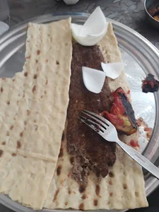 کبابی سه سیخ جمال آدا