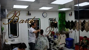 آرایشگاه مردانه گل سرخ