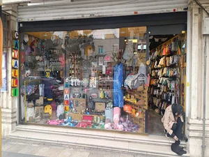 کلینیک زیبایی ماه سو دکتر ملک