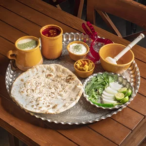 دیزی سرا و کافه رستوران هوشنگ گرگ