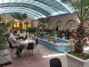 رستوران سنتی عمارت مهر