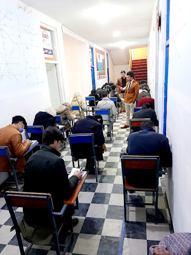 اکادمی تعلیمی کاخ بلند