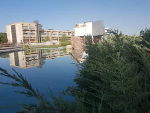 دبستان غیر دولتی پسرانه هوشمند امام رضا (ع)
