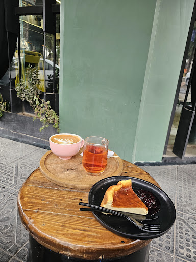 کافه کاج | Kaj Caffe