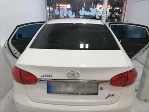 شیشه دودی باسکار 3