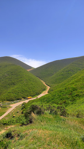 پشت همین کوه بزرگه