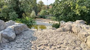 تپه و آبشار قائم 3