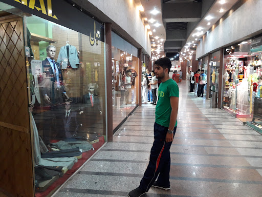 آزمایشگاه مرکز خرید دی