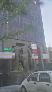 ساختمان پزشکان سبز