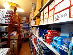 فروشگاه و تعمیرگاه سایپا