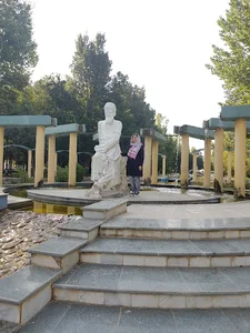 مەیدان استاد هێمن