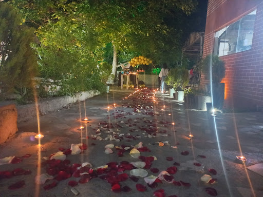 باغ تفریحی عمارت اسپیناس