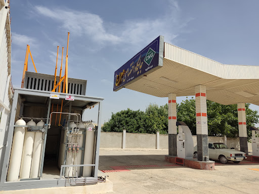 جایگاه بنزین و گاز طبیعی معراج