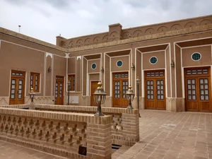 ساختمان آلما