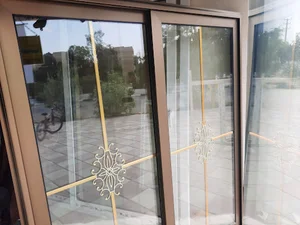 آقای درب و پنجره