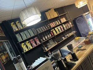 (کافه لوتوس) Lotus Cafe