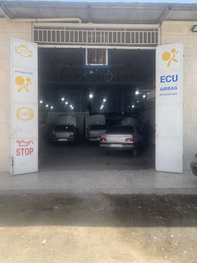 تعمیرگاه اتومبیل عظیم