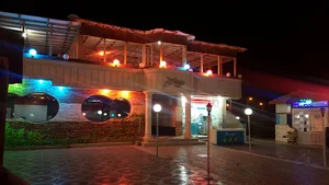كافي شاپ دريا كنار چابهار