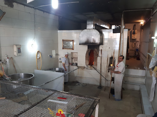 نانوایی سنگک سنتی باقری