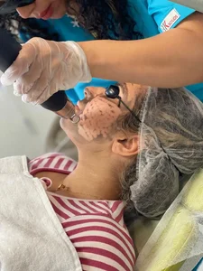 خدمات تخصصی فیشال درمانی مژده احمدزاده 2