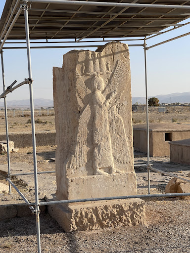 سنگ نگاره انسان بالدار