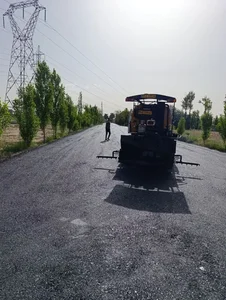 اجرای آسفالت و زیرسازی راه در شادآباد