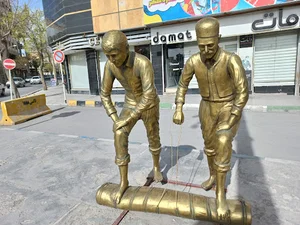 مجسمه نمدمال