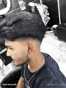 رضا آقای آرایشگر