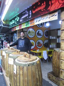 بستنی فروشی حاج محمود