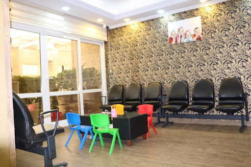 دکتر ربکا مناشه اف
