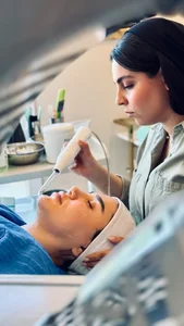 خدمات تخصصی فیشیال و‌‌ پاکسازی پوست پگاه 5