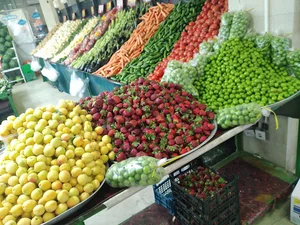 بازار میوه و تره بار فروزش